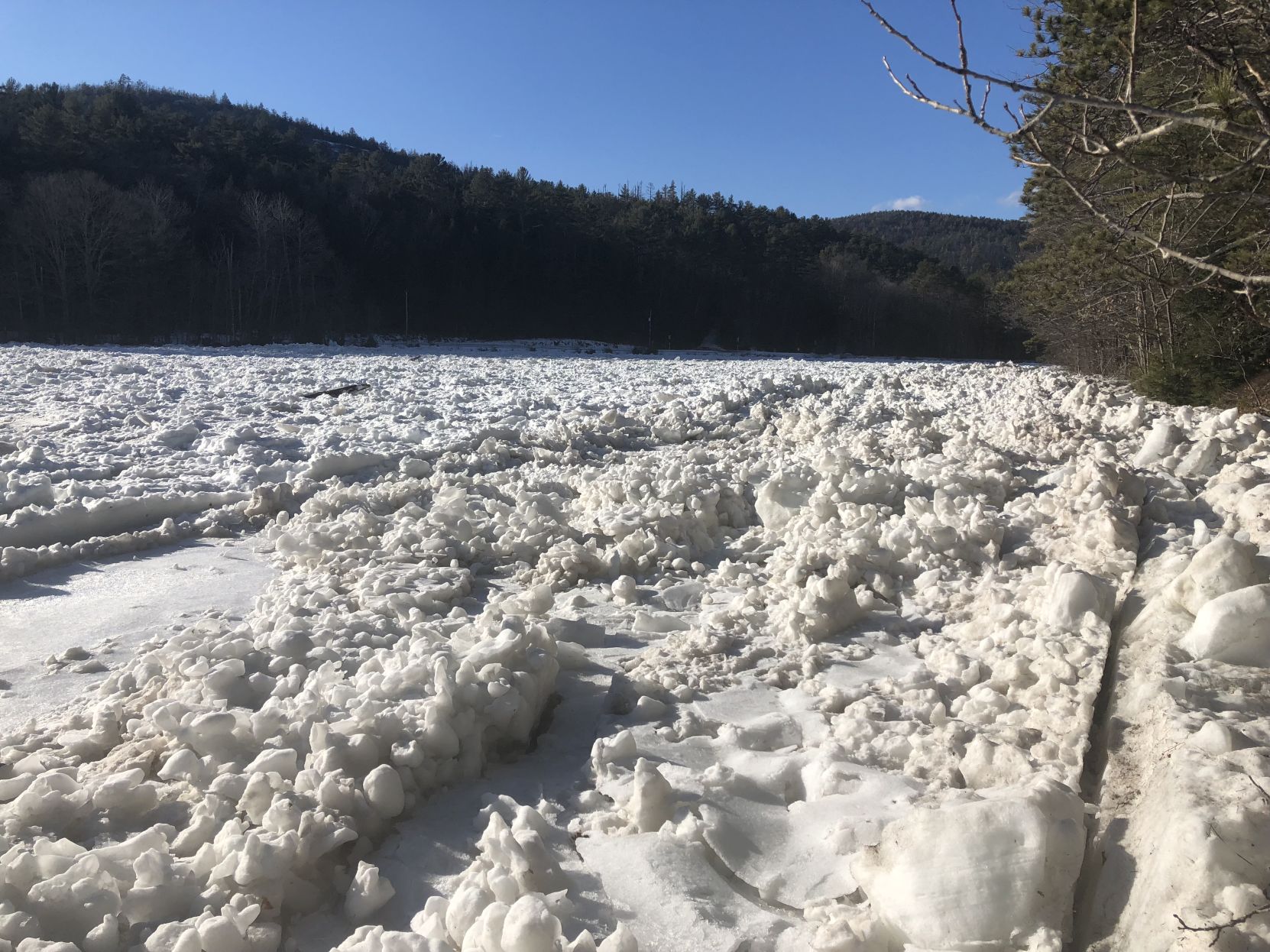 Hudson ice jam